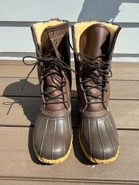 Like new L.L. Bean woman’s 10” Bean Boots size 9